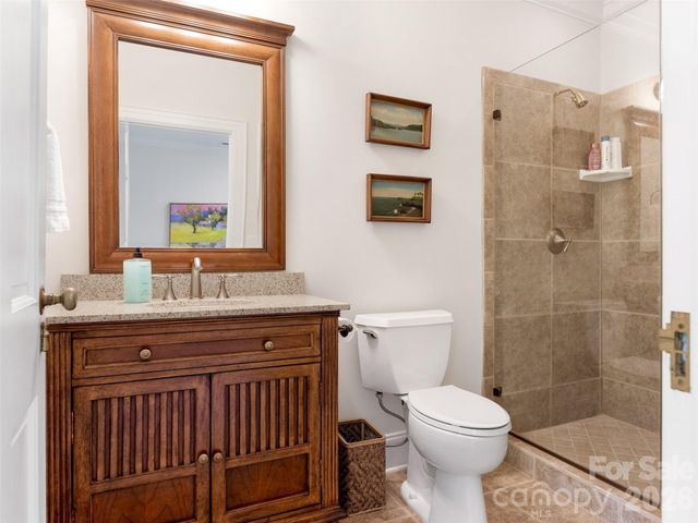 714 Edgehill Road N, Charlotte, NC 28207