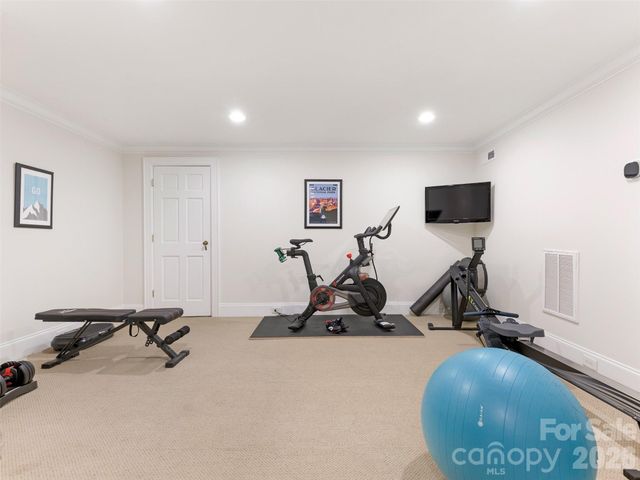 714 Edgehill Road N, Charlotte, NC 28207