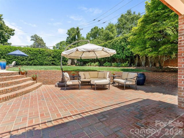 714 Edgehill Road N, Charlotte, NC 28207