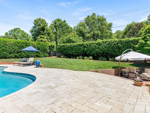 714 Edgehill Road N, Charlotte, NC 28207