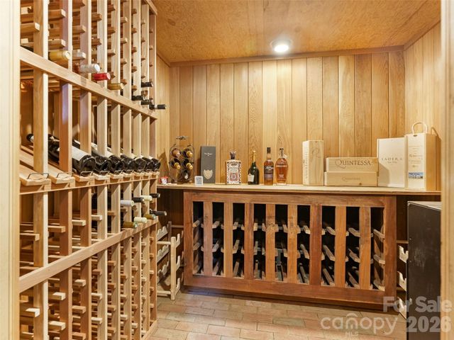 714 Edgehill Road N, Charlotte, NC 28207
