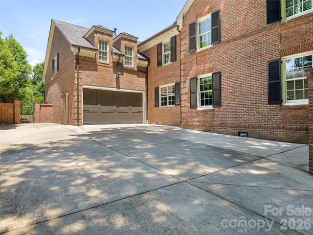 714 Edgehill Road N, Charlotte, NC 28207