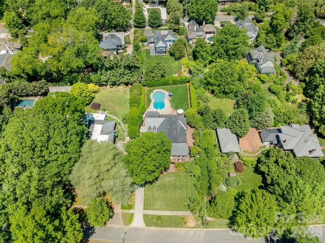 714 Edgehill Road N, Charlotte, NC 28207