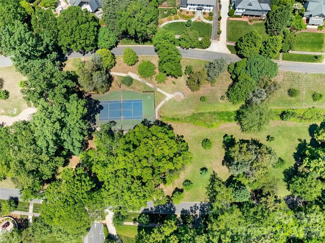 714 Edgehill Road N, Charlotte, NC 28207