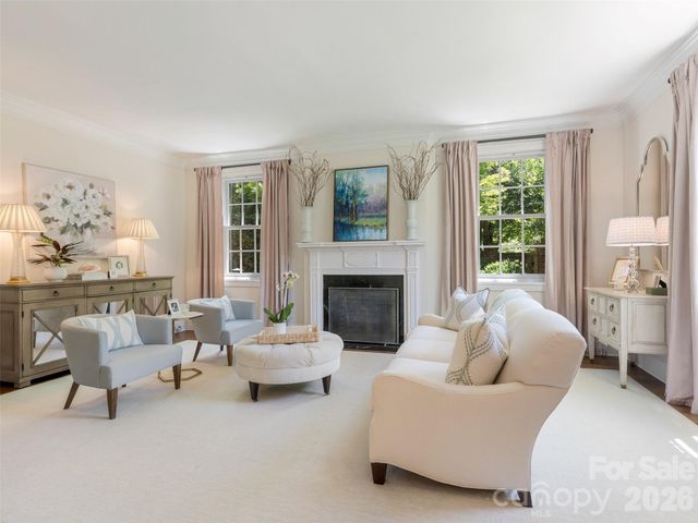 714 Edgehill Road N, Charlotte, NC 28207