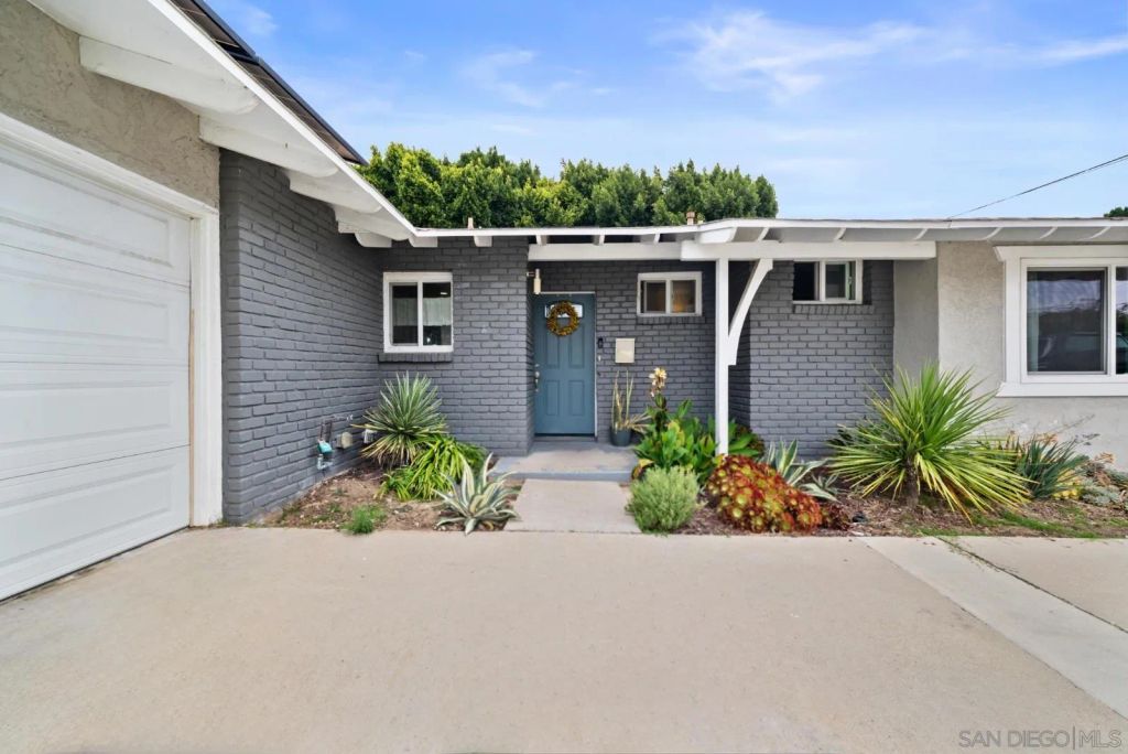 265 Los Reyes Dr., San Diego, CA 92114
