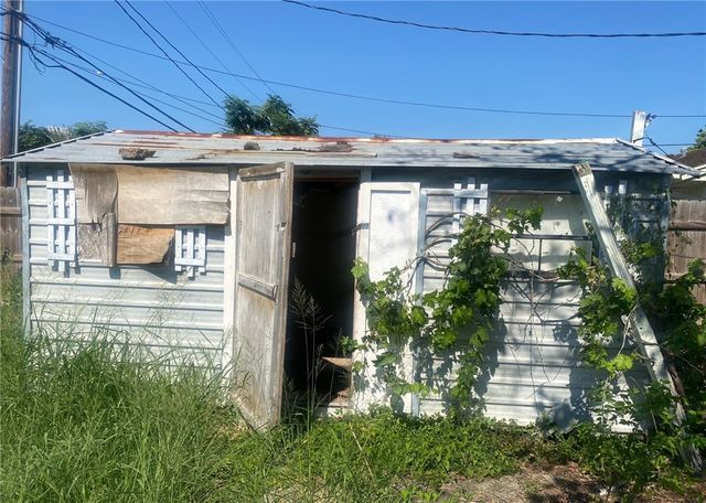 4925 Waterfall St, Corpus Christi, TX 78416