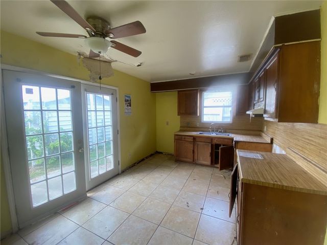 4925 Waterfall St, Corpus Christi, TX 78416