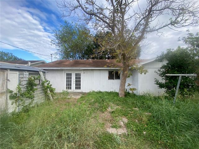 4925 Waterfall St, Corpus Christi, TX 78416