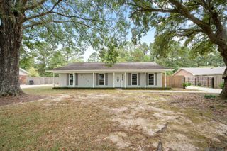 9823 Banway Dr, Greenwell Springs, LA 70739