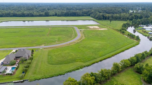 16 Buddy Gore Rd, Gonzales, LA 70737