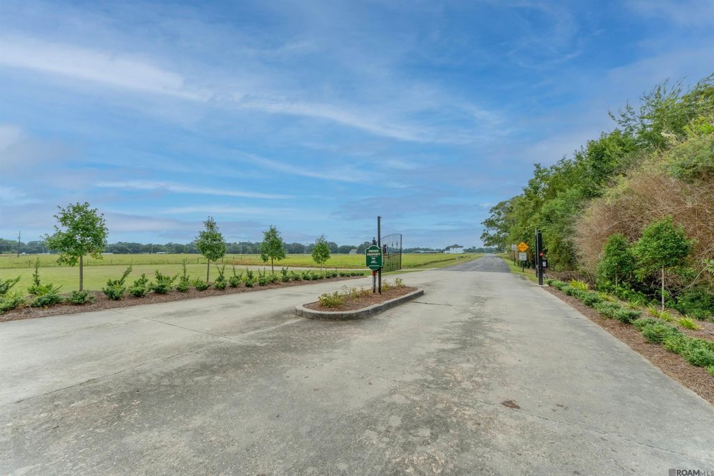 16 Buddy Gore Rd, Gonzales, LA 70737