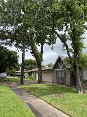 10446 Towneview Drive, Sugar Land, TX 77498