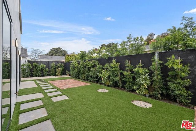 15322 De Pauw Street, Pacific Palisades, CA 90272