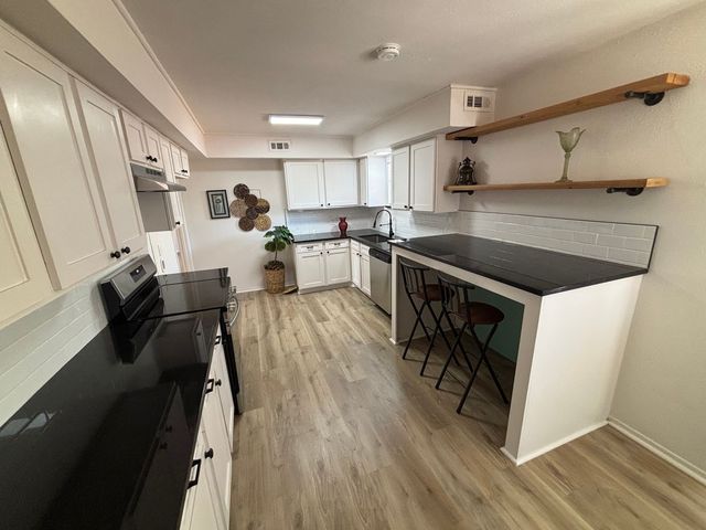 10530 Stone Canyon Road 208, Dallas, TX 75230