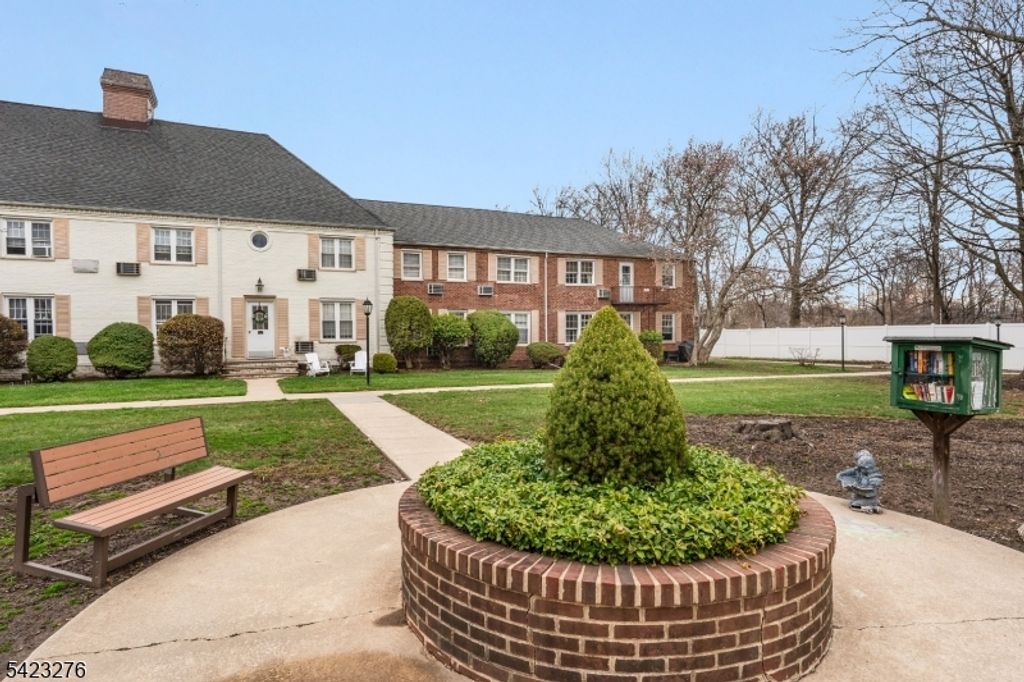 15 A Parkway Village, Cranford Twp., NJ 07016