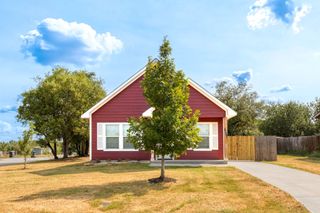 1628 Armstrong ST, Luling, TX 78648