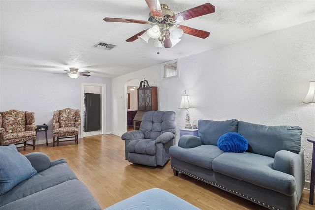 1433 DE LEON STREET, Clearwater, FL 33756