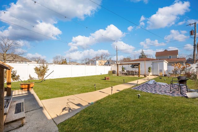 501 S 9th Avenue, Maywood, IL 60153