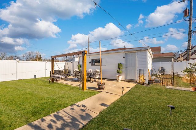 501 S 9th Avenue, Maywood, IL 60153