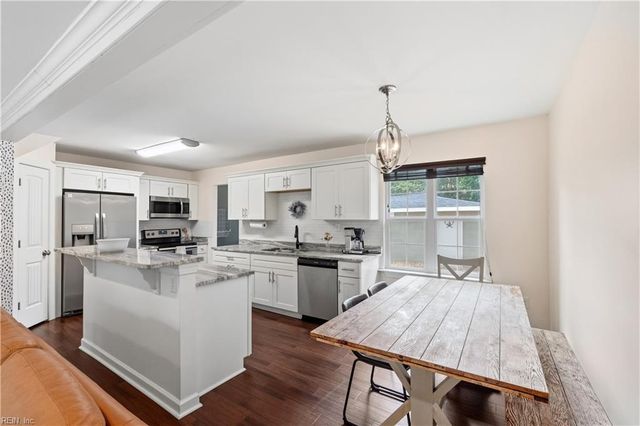 112 Lavergne LN, Virginia Beach, VA 23454