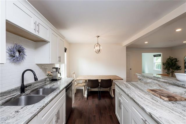 112 Lavergne LN, Virginia Beach, VA 23454
