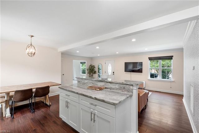 112 Lavergne LN, Virginia Beach, VA 23454