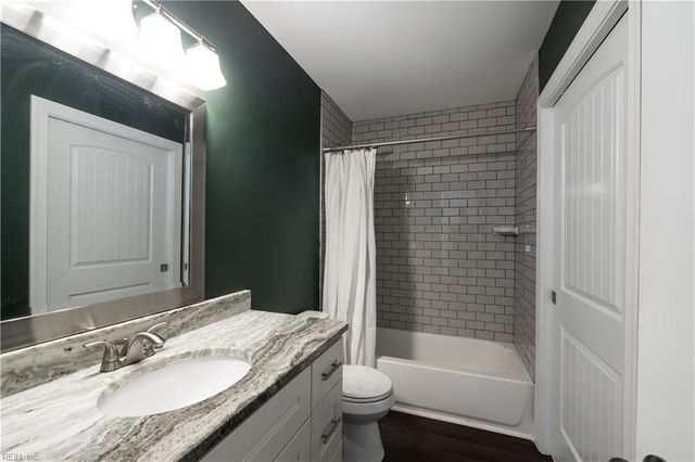 112 Lavergne LN, Virginia Beach, VA 23454