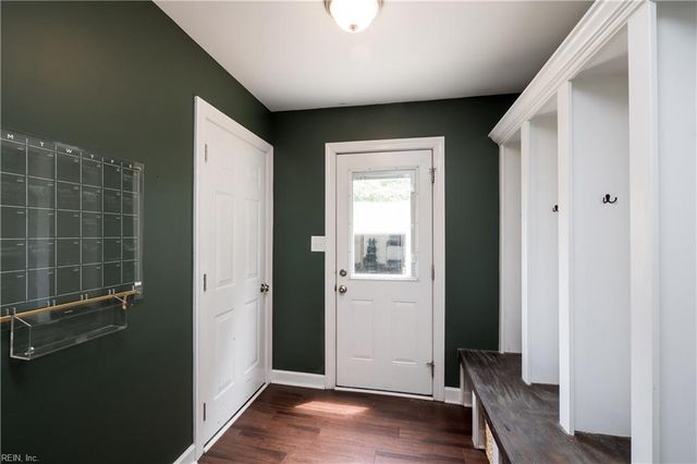 112 Lavergne LN, Virginia Beach, VA 23454