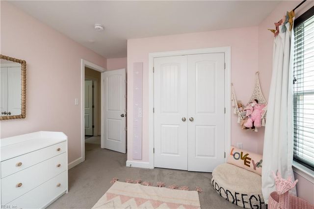 112 Lavergne LN, Virginia Beach, VA 23454