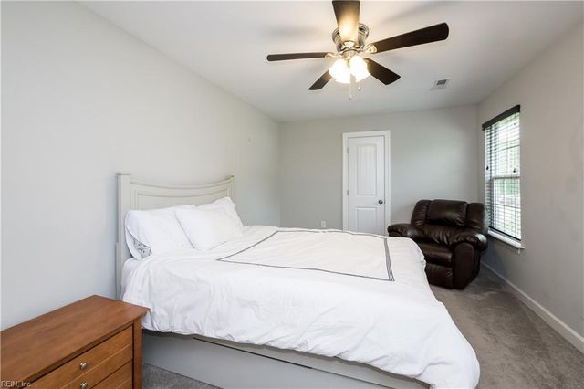 112 Lavergne LN, Virginia Beach, VA 23454