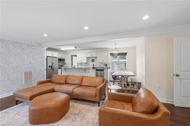 112 Lavergne LN, Virginia Beach, VA 23454
