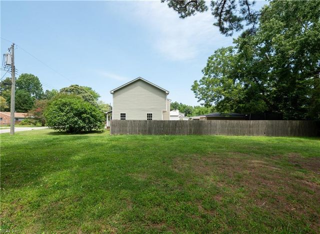 112 Lavergne LN, Virginia Beach, VA 23454