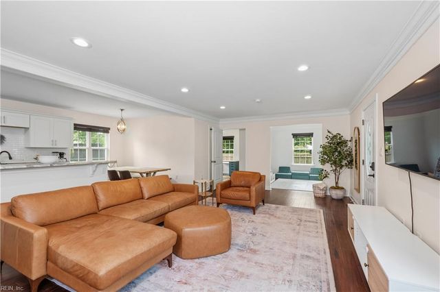 112 Lavergne LN, Virginia Beach, VA 23454