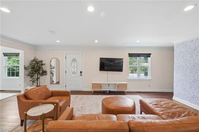 112 Lavergne LN, Virginia Beach, VA 23454