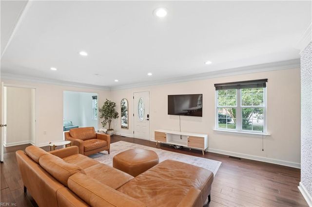 112 Lavergne LN, Virginia Beach, VA 23454