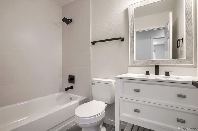 3752 S Mission Parkway, Aurora, CO 80013