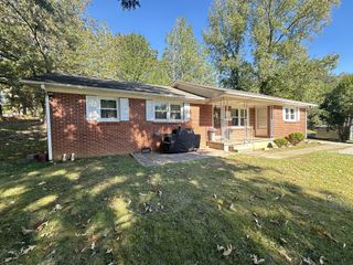 247 Castle Ln, Dover, TN 37058