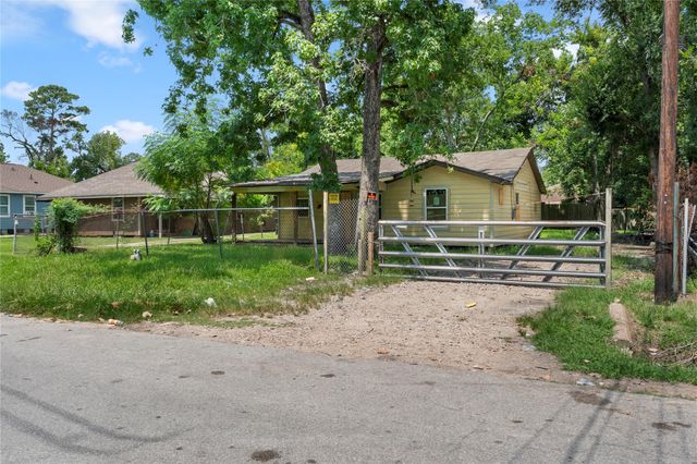 9313 Sherbourne Street, Houston, TX 77016