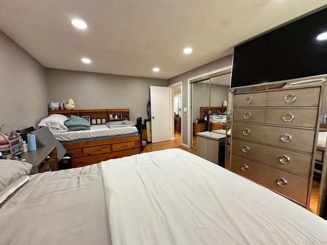 5 Hallmark Gardens 6, Burlington, MA 01803