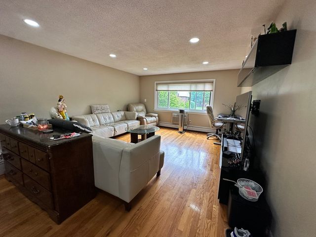 5 Hallmark Gardens 6, Burlington, MA 01803