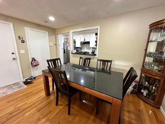 5 Hallmark Gardens 6, Burlington, MA 01803