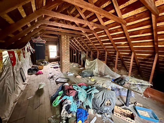 1637 SW Fillmore ST, Topeka, KS 66604