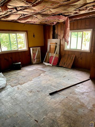 1637 SW Fillmore ST, Topeka, KS 66604