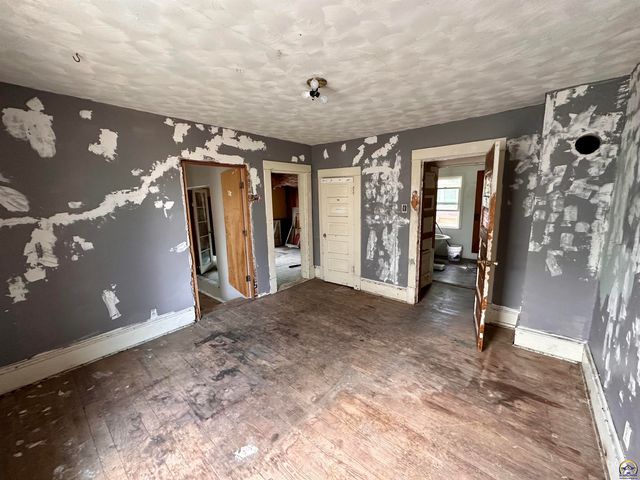 1637 SW Fillmore ST, Topeka, KS 66604