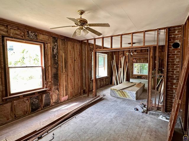 1637 SW Fillmore ST, Topeka, KS 66604