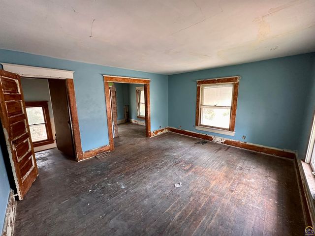 1637 SW Fillmore ST, Topeka, KS 66604