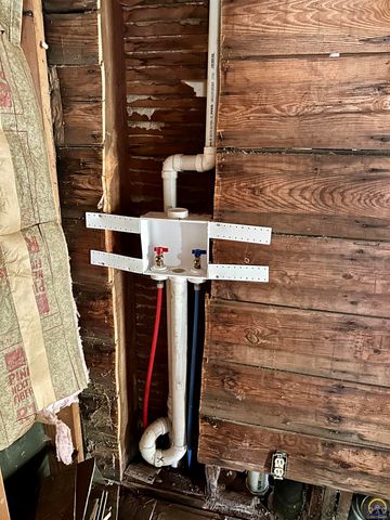 1637 SW Fillmore ST, Topeka, KS 66604