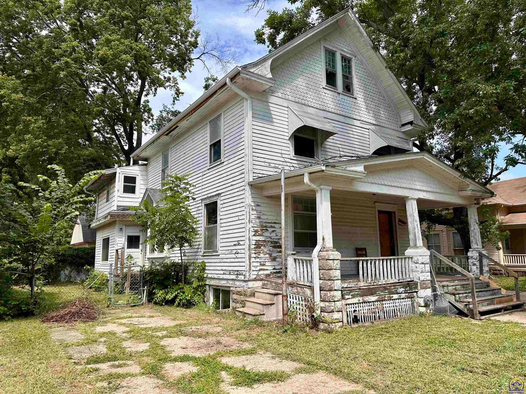 1637 SW Fillmore ST, Topeka, KS 66604