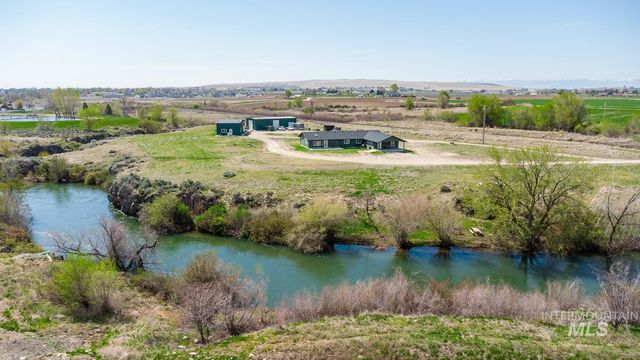 1300 N Big Tree Ln, Kuna, ID 83634